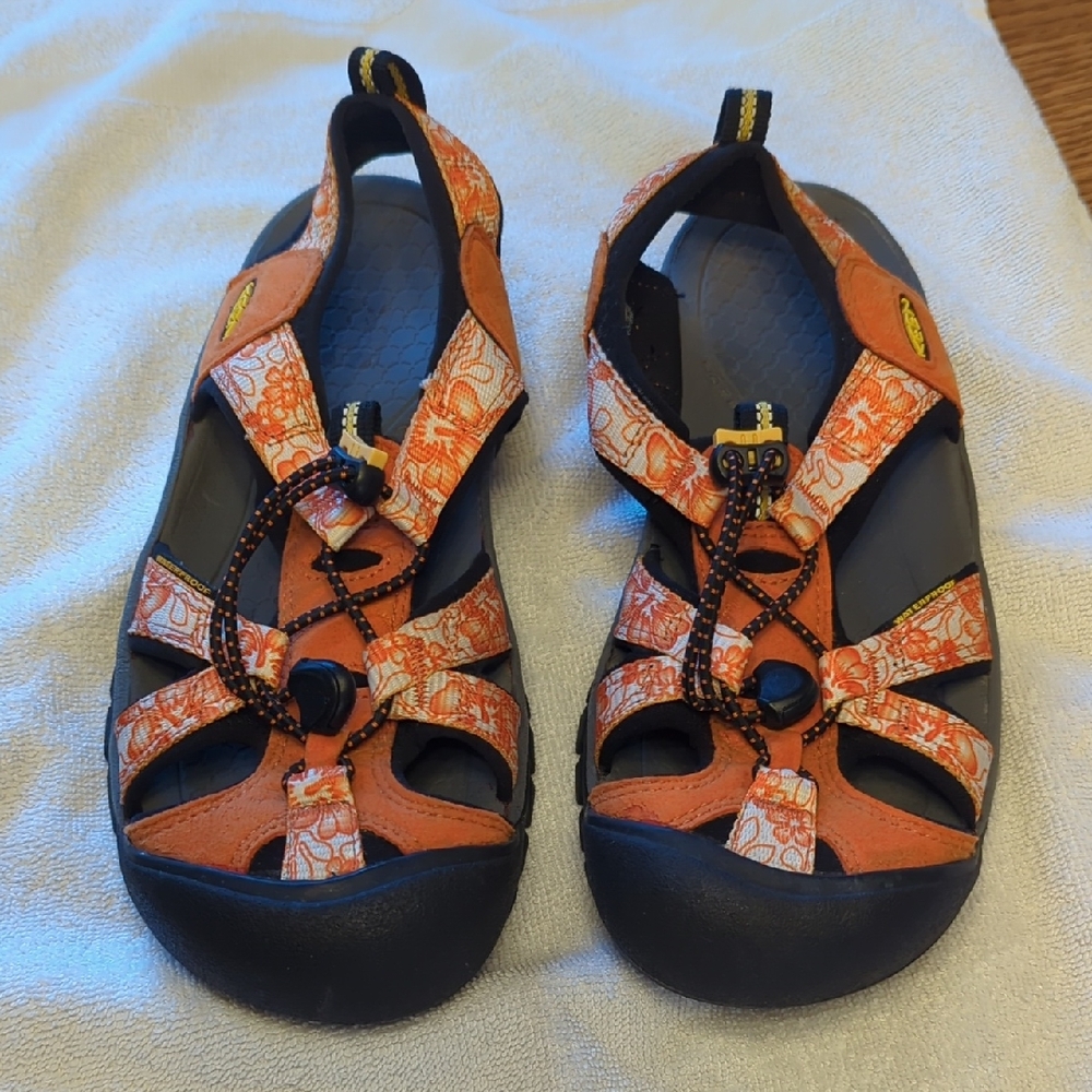 🧡🖤🩴Women's Keen leather Orange and Black water Sandals size 7.5 🧡🖤🩴